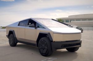 Prodaju polovni Cybertruck skuplje nego što košta novi